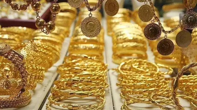 أسعار الذهب تهبط محليًا وعالميًا والفيدرالي يحدد الاتجاه المقبل -صدى الخبر