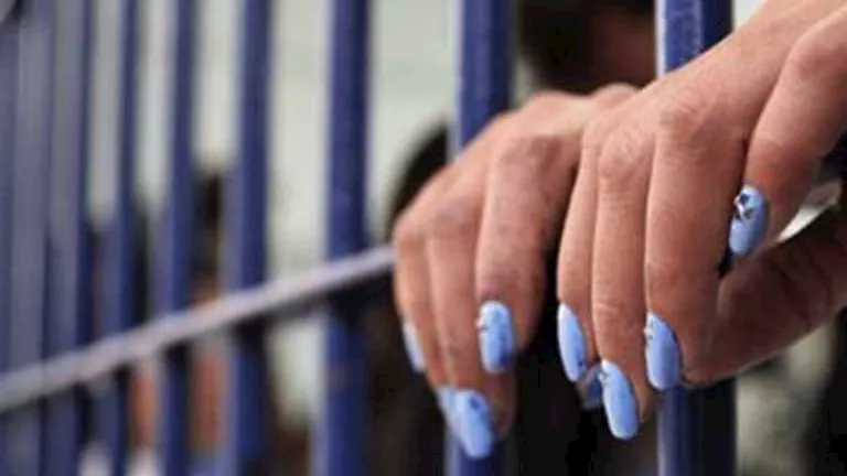 معاينة مسرح الجريمة.. 3 قرارات للنيابة في واقعة المتهمة بقتل والدتها و -صدى الخبر