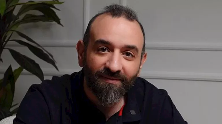 عمرو سلامة يعلن وفاة والد زوجته ويكشف تفاصيل الجنازة -صدى الخبر