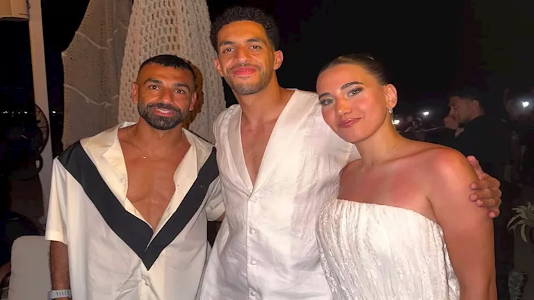 محمد صلاح ينشر صورة من عقد قران مصطفى شوبير -صدى الخبر