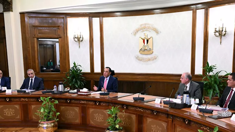 رئيس الوزراء يتابع مستجدات مشروع الأجهزة التعويضية -صدى الخبر