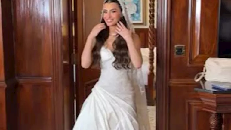 كارمن سليمان تهنئ شقيقتها فرح نوفل بعد حفل زفافها -صدى الخبر