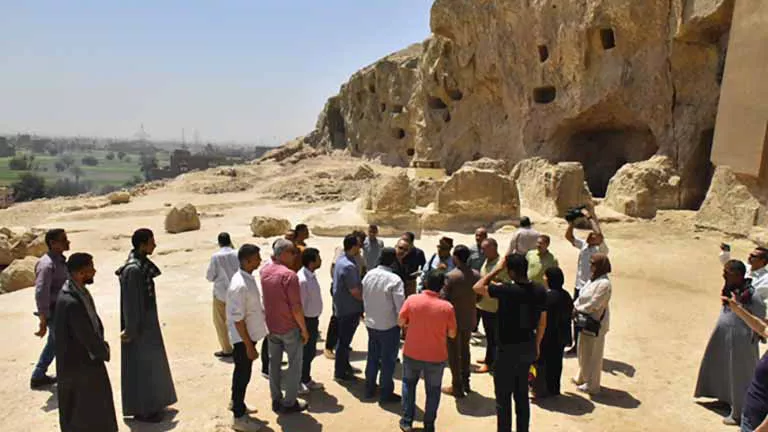 لعنة التنقيب تفتح مغارات الهجانة.. سر مدينة الذئب والجبل الغربي بأسيوط -صدى الخبر