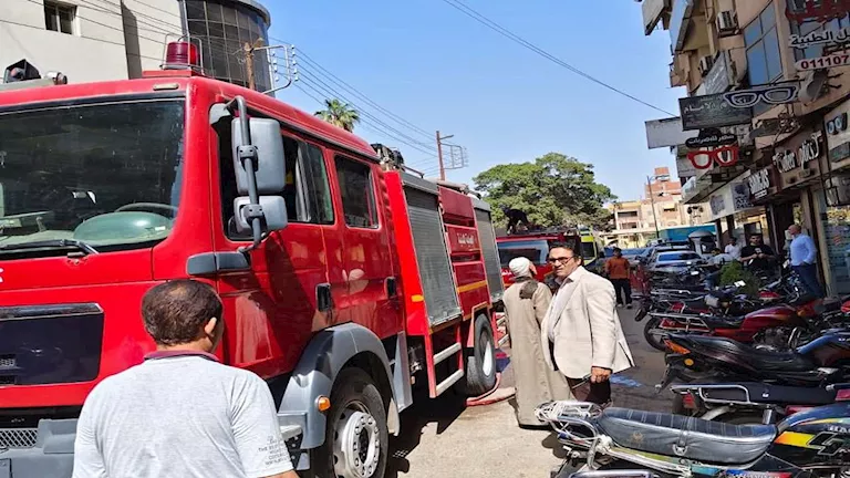 حريق هائل داخل بازار سياحي في فيصل والحماية المدنية تسيطر عليه -صدى الخبر