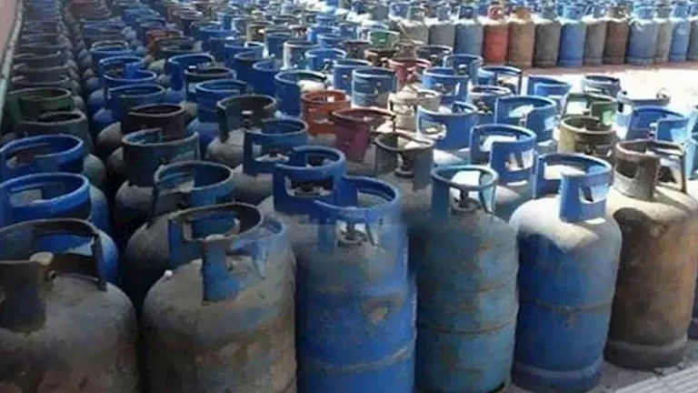 السعر الرسمي 275 جنيهًا.. والأسطوانة تباع بأكثر من 300 جنيه -صدى الخبر
