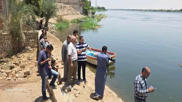وفد من الشركة القابضة يعاين انهيار كوبري محطة مياه الفقاعي ببني سويف ( -صدى الخبر