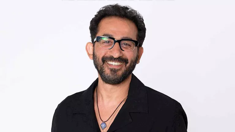 أحمد حلمي يسترجع ذكرياته بصورة قديمة وهو في مرحلة المراهقة -صدى الخبر