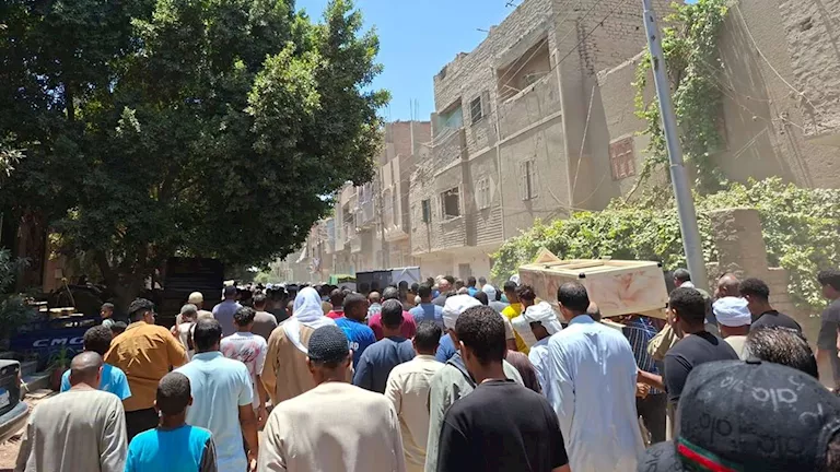 وداع حزين لأسرة سوهاجية لقيت مصرعها في حادث مروع بالمنيا -صدى الخبر
