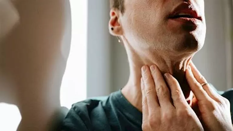 لا تتجاهل هذه العلامات.. أعراض قد تكشف سرطان البلعوم -صدى الخبر