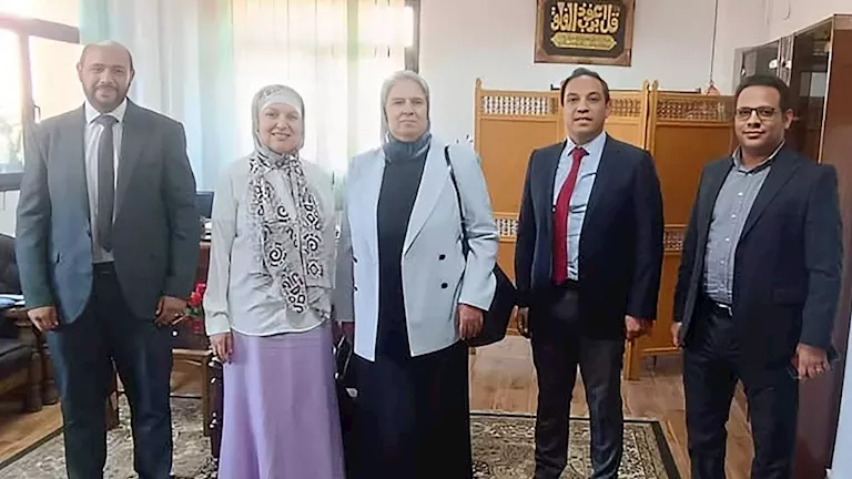 حوافز للمعلنين لاستخدام الطاقة الشمسية في إنارة اللوحات الإعلانية -صدى الخبر