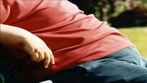 بعد الأكل مباشرة.. لماذا نشعر بالنعاس والكسل بعد الوجبات الكبيرة؟ -صدى الخبر