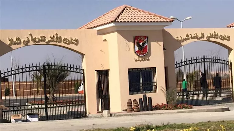 لحظات رعب في الشيخ زايد.. إنقاذ سيدة هددت بالانتحار أمام النادي الأهلي -صدى الخبر