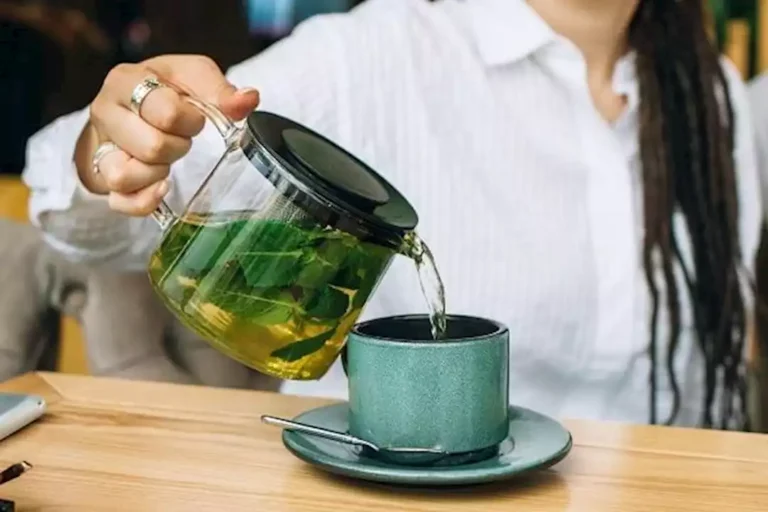 هل تناول الشاي الأخضر يسهم في خفض إنزيمات الكبد؟ -صدى الخبر