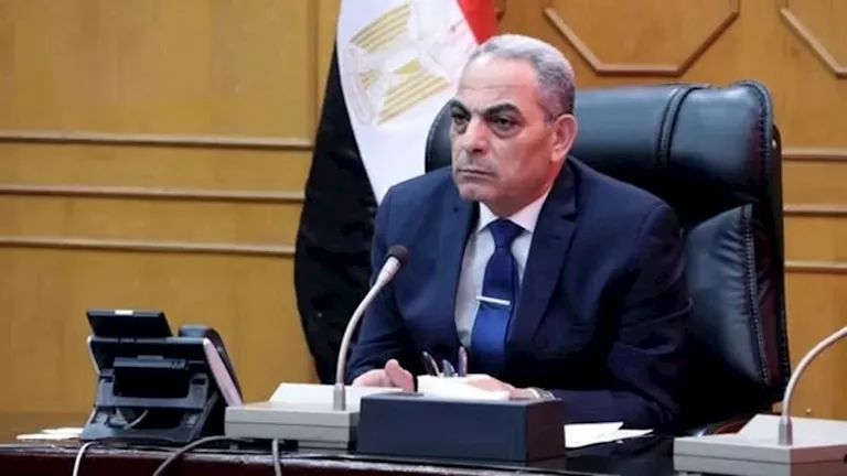 محافظ الإسماعيلية يزور مصابي حادث العمال بمستشفى القصاصين -صدى الخبر