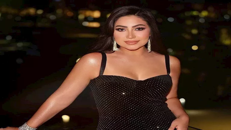جامبسوت أسود.. بوسي تتألق في أحدث ظهور لها -صدى الخبر
