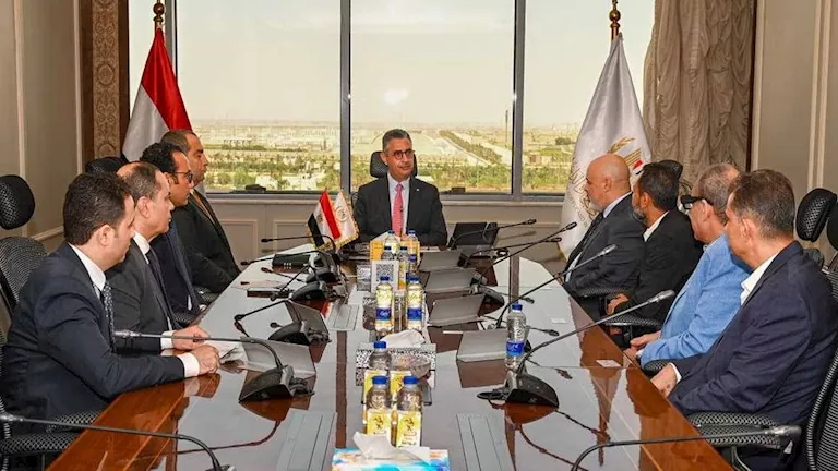 وزير التموين يبحث إحكام الرقابة على تداول المشغولات الذهبية -صدى الخبر