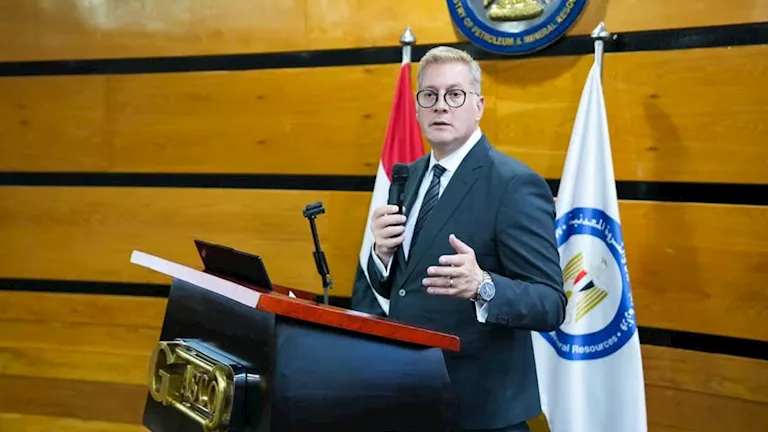 وزير البترول يوجه بزيادة الخام لمعملي النصر والسويس وتعزيز الإنتاج -صدى الخبر