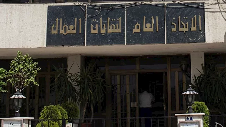 اتحاد العمال يطالب بمراجعة شاملة لمنظومة نقل العمال بعد حادث الدواويس -صدى الخبر