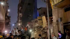 الدفع بـ10 سيارات إسعاف لموقع عقار زفتى المنهار.. واستمرار البحث عن ضح -صدى الخبر