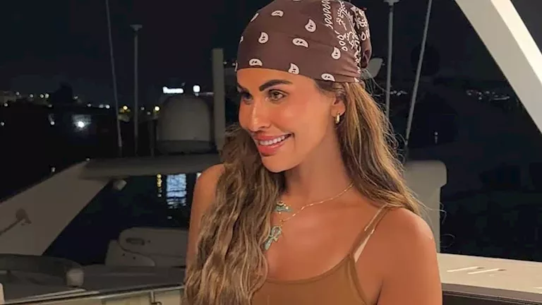 مي سليم تقضي إجازة الصيف في شوارع اليونان -صدى الخبر