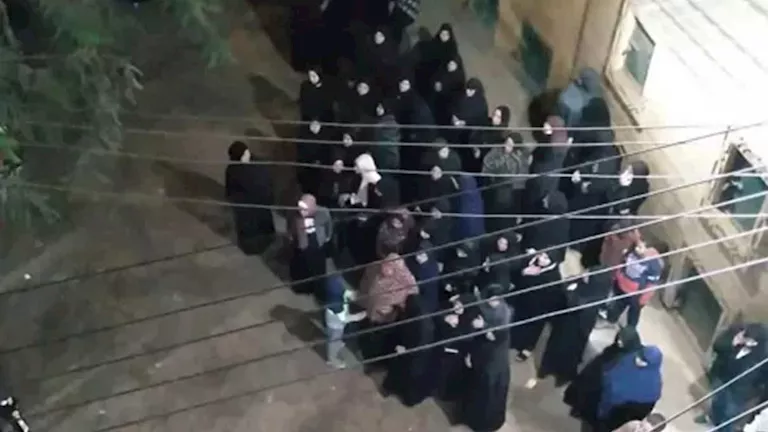 وداع حزين لثلاثة من شباب الفيوم ضحايا حادث الغرق بمرسى مطروح -صدى الخبر