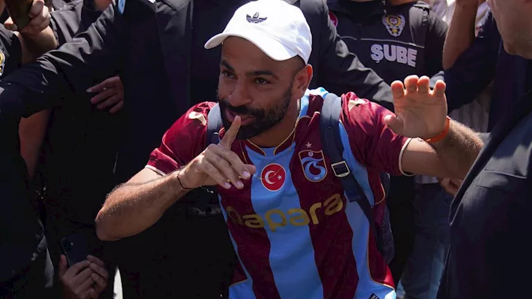من بشكتاش إلى طرابزون.. 19 يوما حسمت مستقبل محمد صلاح في تركيا -صدى الخبر