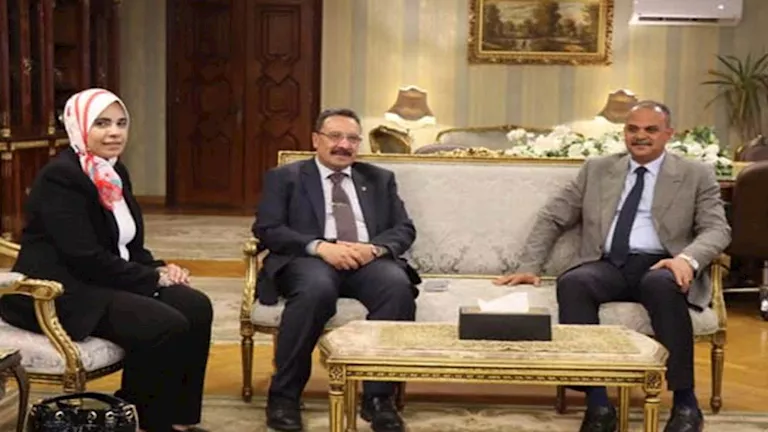 رئيس جامعة الإسكندرية يهنئ مدير الأمن بمنصبه الجديد – صور -صدى الخبر
