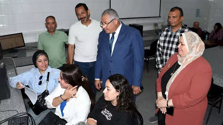 طلاب الثانوية يسجلون رغبات تنسيق المرحلة الأولى بجامعة عين شمس -صدى الخبر