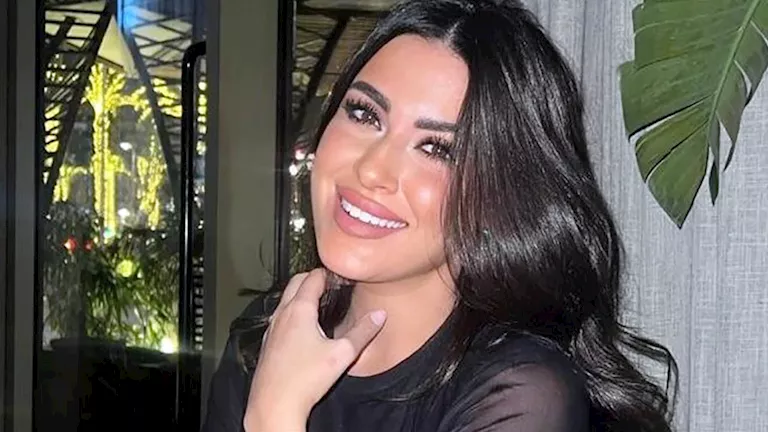 ميرنا نور الدين تتألق بمكياج هادئ في أحدث إطلالة -صدى الخبر