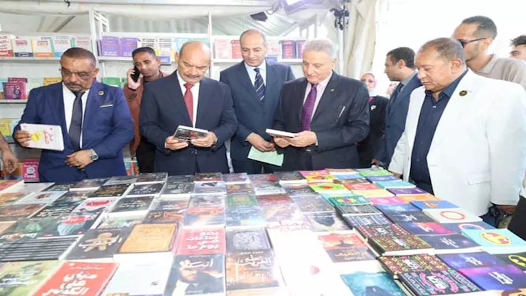 37 دار نشر وبرنامج ثقافي متكامل في افتتاح معرض السويس للكتاب (صور) -صدى الخبر
