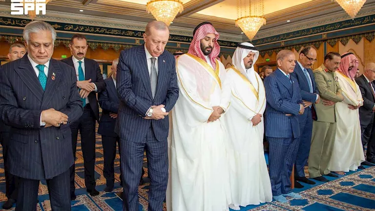 قادة السعودية وتركيا وباكستان يؤدون صلاة الجمعة -صدى الخبر