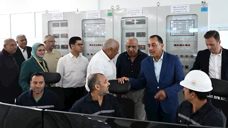 رئيس الوزراء يتفقد محطة محولات كهرباء شرق مطروح -صدى الخبر
