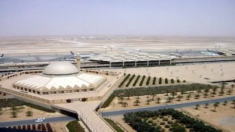 4 شركات طيران تعلق رحلاتها إلى الرياض عقب الهجمات الحوثية 4 شركات طيران تعلق رحلاتها إلى الرياض عقب الهجمات الحوثية