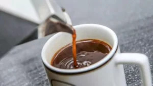 أخصائيون: هذا هو الموعد الأنسب لتناول آخر كوب قهوة لتجنب الأرق -صدى الخبر