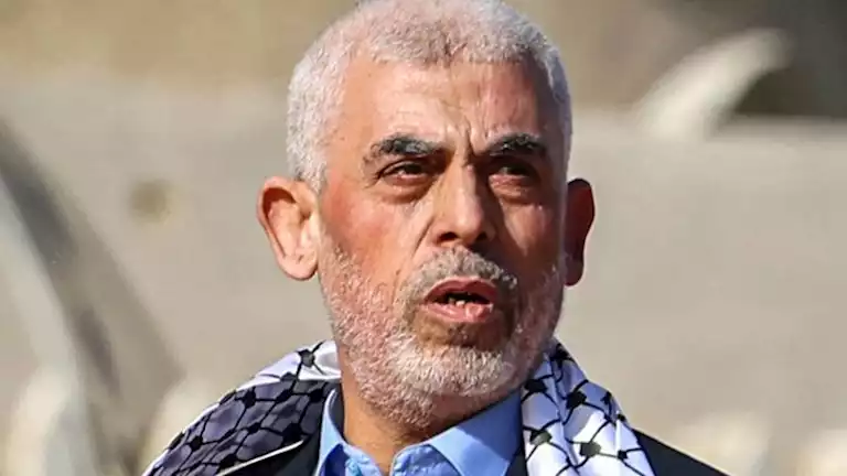 حماس: القائد السنوار.. أيقونة المقاومة ومداد بندقيتها نحو الحرية حماس: القائد السنوار.. أيقونة المقاومة ومداد بندقيتها نحو الحرية