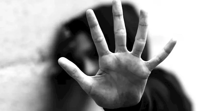 تحرير محضر لولي أمر اعتدت على معلمة بعصا خشبية بالسويس -صدى الخبر تحرير محضر لولي أمر اعتدت على معلمة بعصا خشبية بالسويس -صدى الخبر