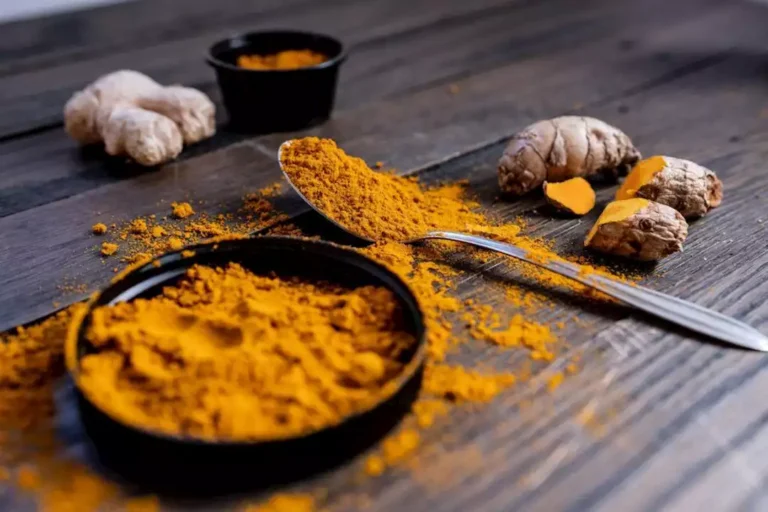 الكركم والذهب الأصفر.. 5 فوائد صحية مذهلة لدعم المناعة وتقليل الالتهاب -صدى الخبر