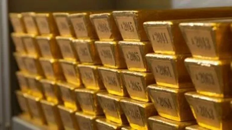 رسوم تصل إلى 280 جنيهًا على تحويلات شراء السبائك الذهبية تثير الجدل رسوم تصل إلى 280 جنيهًا على تحويلات شراء السبائك الذهبية تثير الجدل