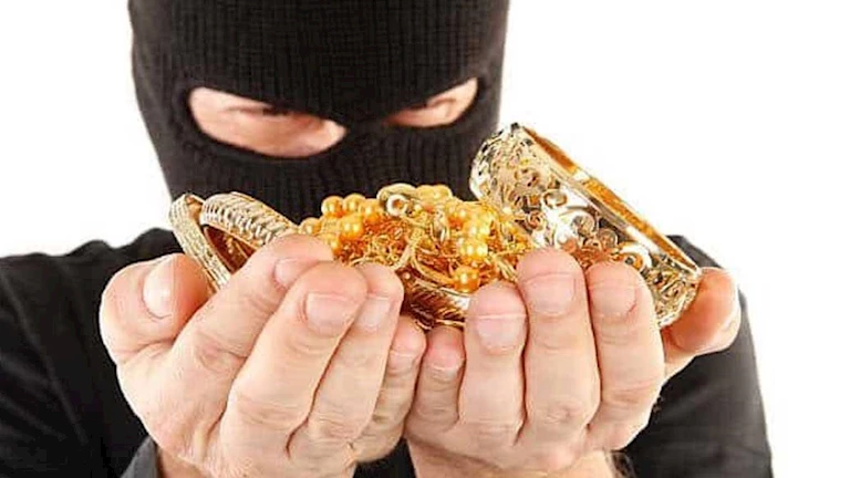لصوص يسرقون الذهب والأموال من جواهجري الطالبية والمباحث تطاردهم -صدى الخبر لصوص يسرقون الذهب والأموال من جواهجري الطالبية والمباحث تطاردهم -صدى الخبر