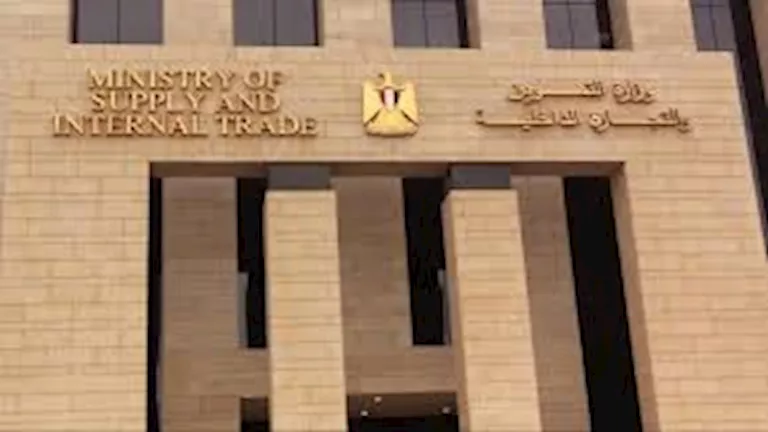 بعد تداول فيديو.. التموين توضح حقيقة جودة الدقيق بمخبز في القليوبية بعد تداول فيديو.. التموين توضح حقيقة جودة الدقيق بمخبز في القليوبية