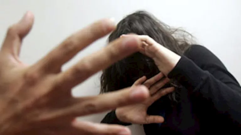 حكاية هيام قتلها زوجها خنقا بإيشارب لمعايرته بعطله -صدى الخبر حكاية هيام قتلها زوجها خنقا بإيشارب لمعايرته بعطله -صدى الخبر