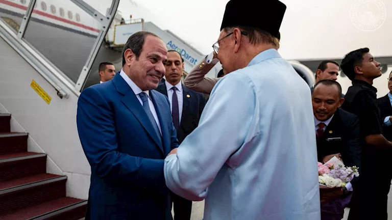 أنور إبراهيم: السيسي صديق عزيز يظهر الكثير من الدعم لماليزيا أنور إبراهيم: السيسي صديق عزيز يظهر الكثير من الدعم لماليزيا