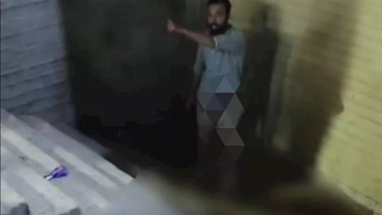 شاب يذبح عمه في الشارع ويبصق على جثته بالدقهلية -صدى الخبر شاب يذبح عمه في الشارع ويبصق على جثته بالدقهلية -صدى الخبر