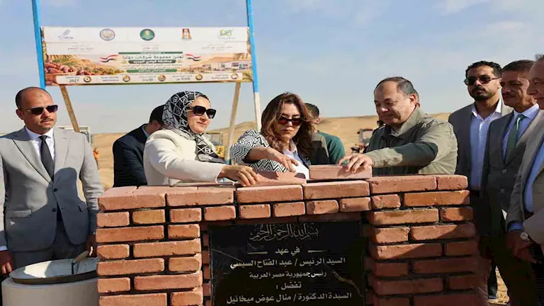 تفاصيل وضع حجر أساس مجمع الصناعات الغذائية بالخارجة في الوادي الجديد -صدى الخبر تفاصيل وضع حجر أساس مجمع الصناعات الغذائية بالخارجة في الوادي الجديد -صدى الخبر