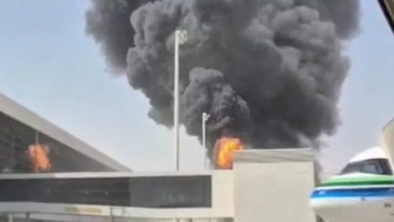 اعتداء يستهدف مطار الملك فهد الدولي بالدمام اعتداء يستهدف مطار الملك فهد الدولي بالدمام