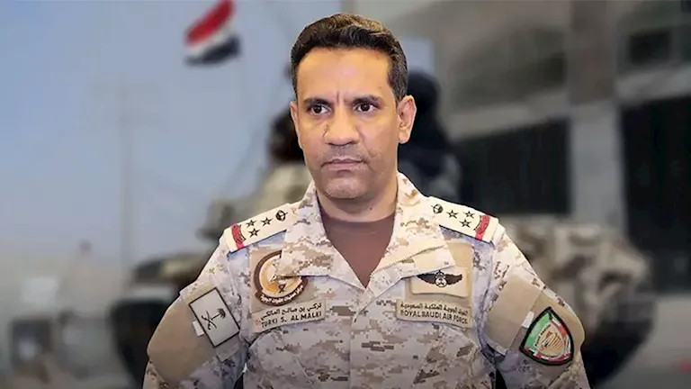 السعودية: اعتراض صاروخين باليستيين أطلقهما الحوثيون باتجاه المملكة تحالف دعم الشرعية يعلن استهداف عدة مواقع للحوثيين بينها محطة وقود في ص