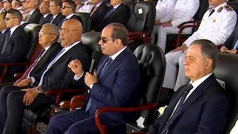 السيسي يوجه رسالة لأسر الخريجين ويؤكد دور الشرطة والقوات المسلحة السيسي يوجه رسالة لأسر الخريجين ويؤكد دور الشرطة والقوات المسلحة