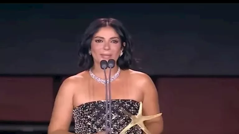 أول تعليق من أحمد حلمي بعد تكريم منى زكي بجائزة الإنجاز الإبداعي بالجو -صدى الخبر أول تعليق من أحمد حلمي بعد تكريم منى زكي بجائزة الإنجاز الإبداعي بالجو -صدى الخبر