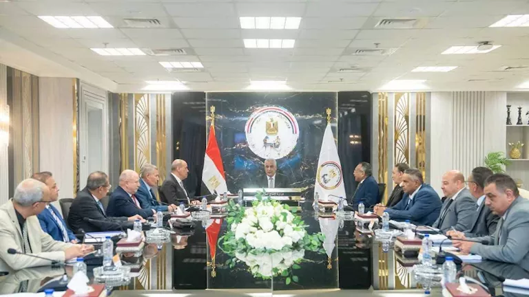 وزير الإنتاج الحربي يتابع معدلات تنفيذ مشروعات “حياة كريمة” بالعاصمة ا وزير الإنتاج الحربي يتابع معدلات تنفيذ مشروعات "حياة كريمة" بالعاصمة ا