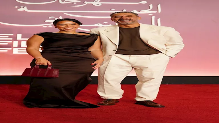 محمد فراج وبسنت شوقي بإطلالة أنيقة على ريد كاربت مهرجان الجونة -صدى الخبر محمد فراج وبسنت شوقي بإطلالة أنيقة على ريد كاربت مهرجان الجونة -صدى الخبر